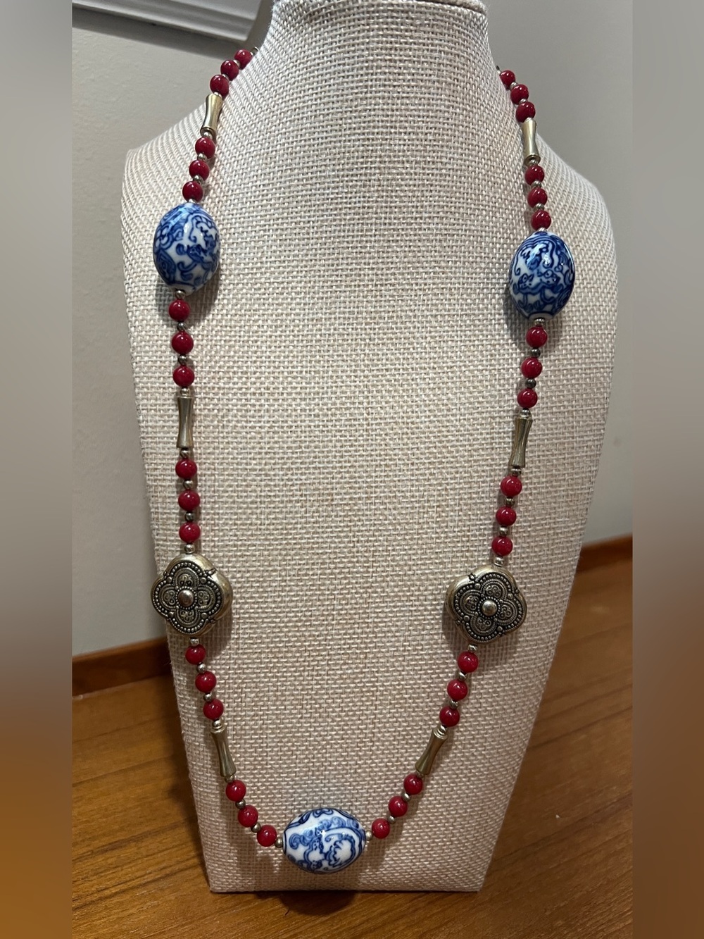 Beuatiful necklace with hand painted porcelain Chinese Beads